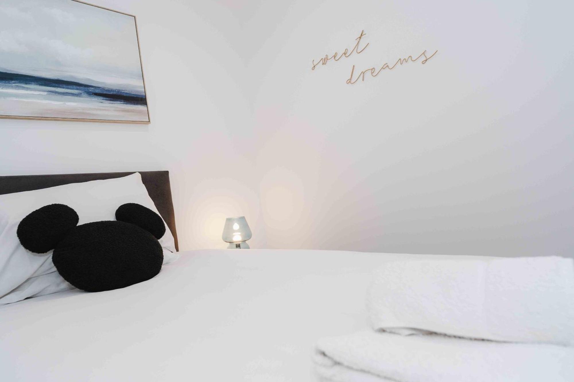 Stunning Luxury Stay By Vichy キングストン・アポン・ハル エクステリア 写真