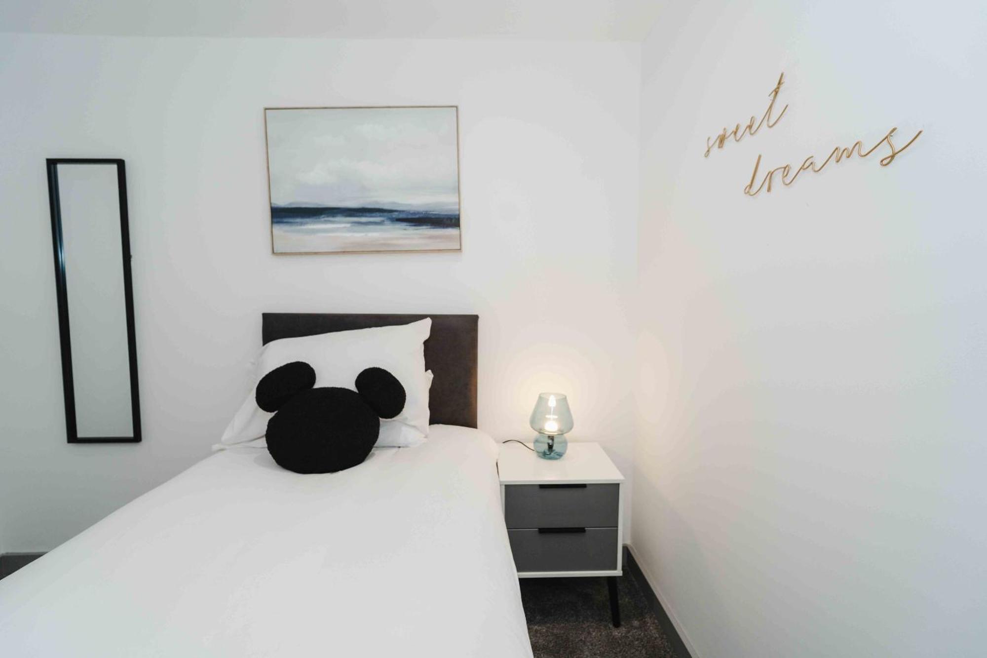 Stunning Luxury Stay By Vichy キングストン・アポン・ハル エクステリア 写真